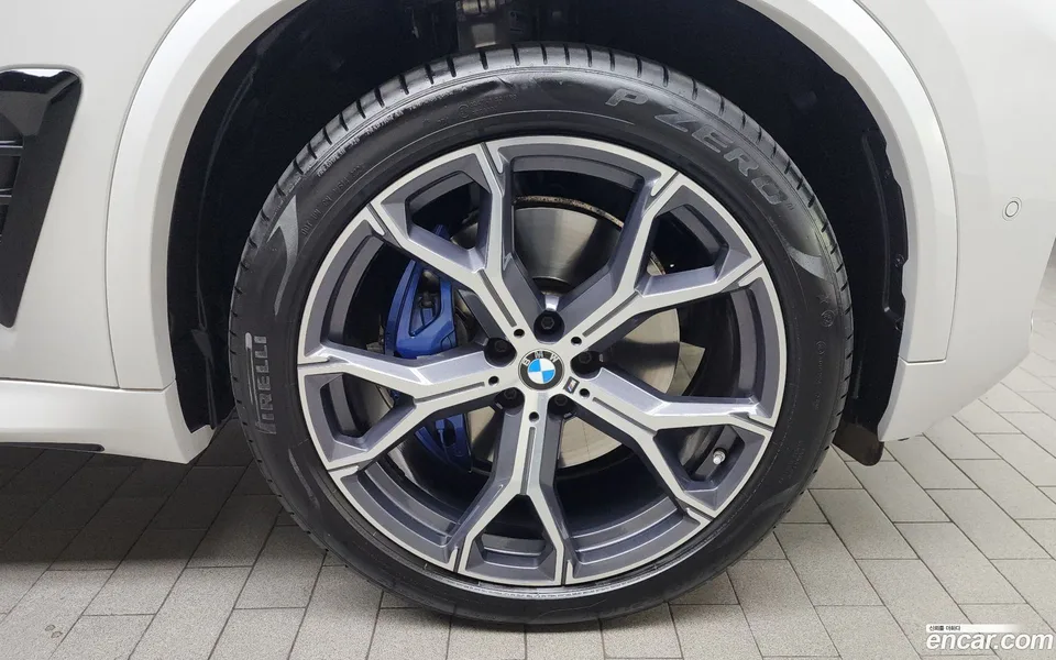BMW X5 xDrive 40i M 2023 — миниатюра 2
