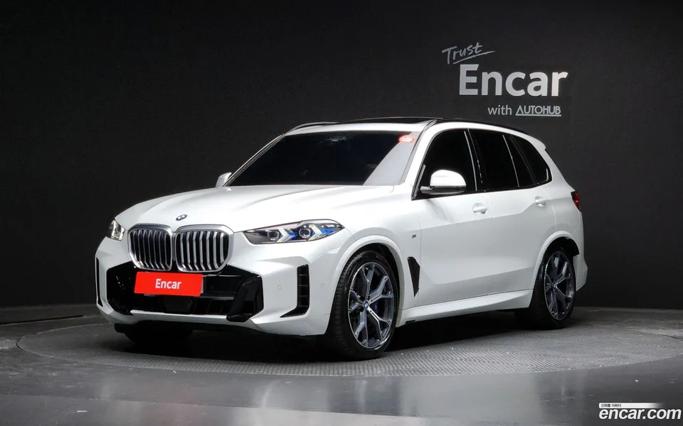 BMW X5 xDrive 40i M 2023 — фото 1, купить с доставкой в Москву