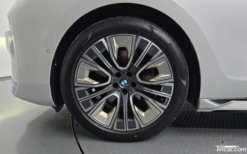 BMW 7 Series 740i sDrive 2023 — миниатюра 2