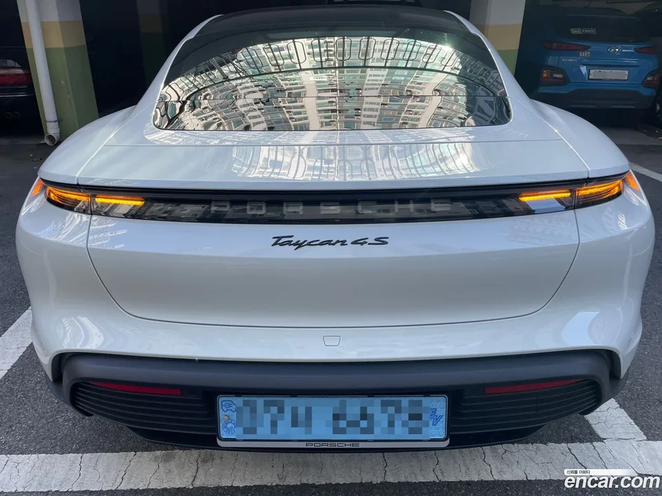 Porsche Taycan 4S 2023 — миниатюра 4