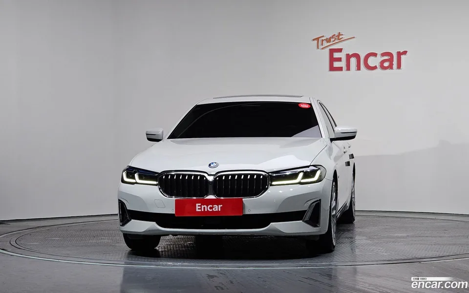 BMW 5 Series 530e 2022 — thumbnail 3