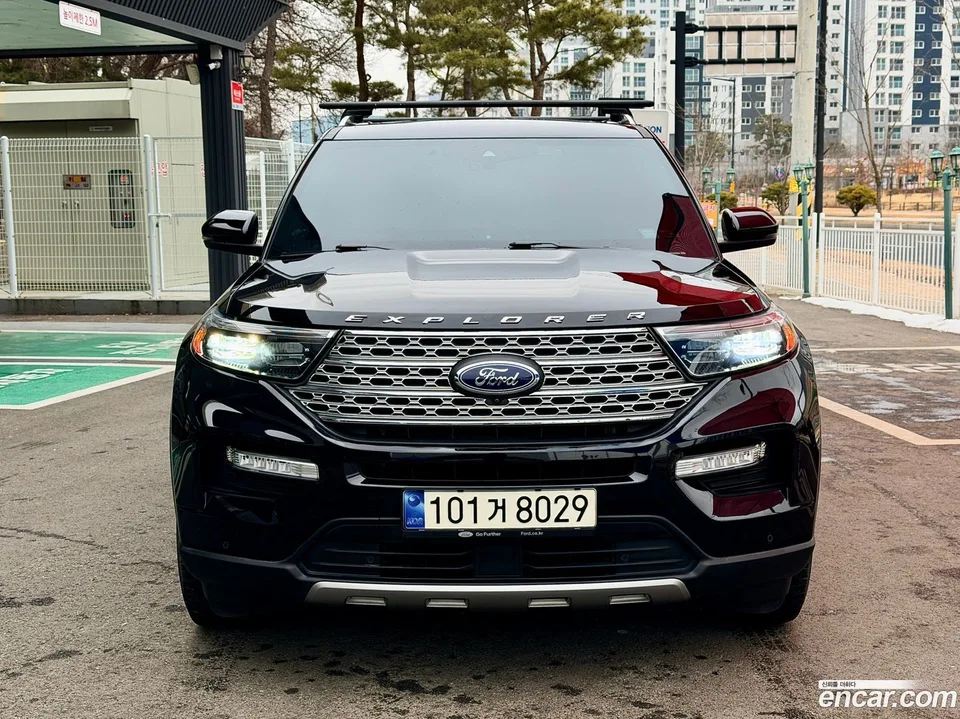 Ford Explorer 2.3 4WD 2023 — фото 1, купить с доставкой в Москву