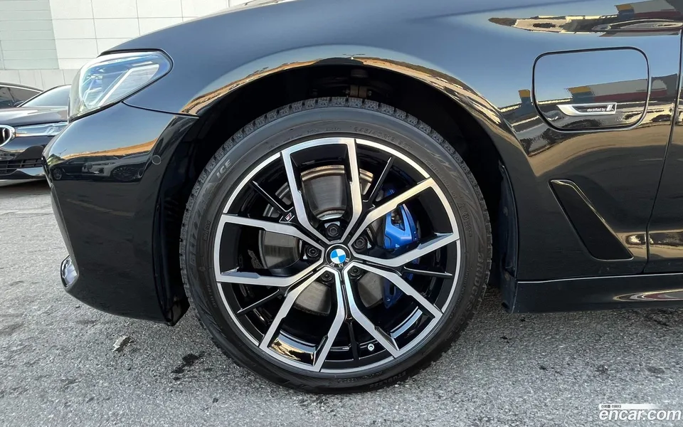 BMW 5 Series 530e M 2023 — миниатюра 2