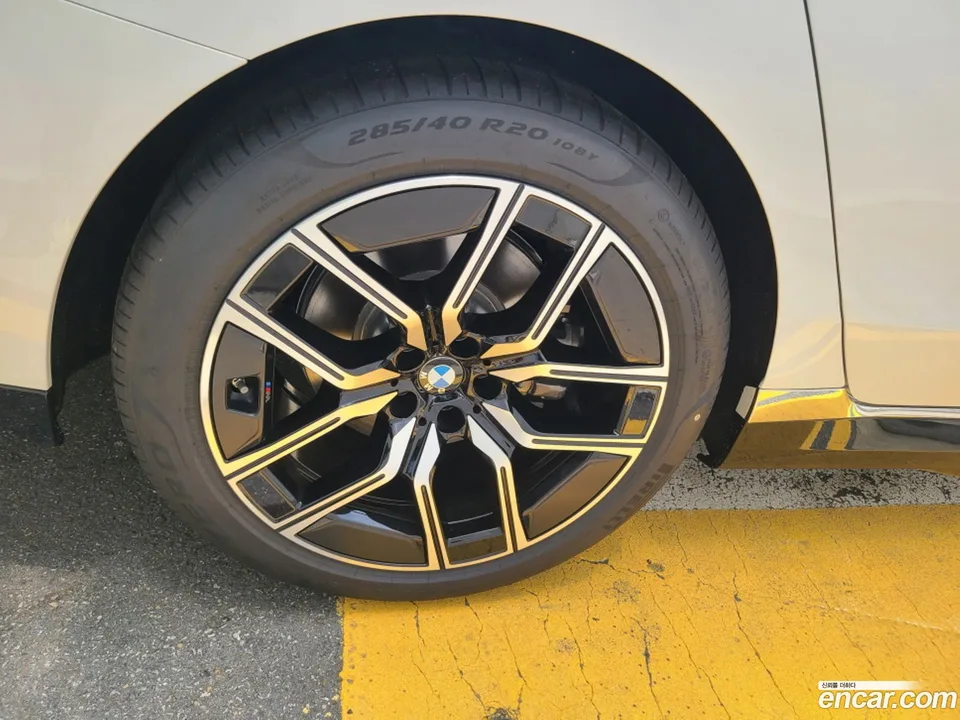 BMW 7 Series 740i xDrive M 2024 — миниатюра 5