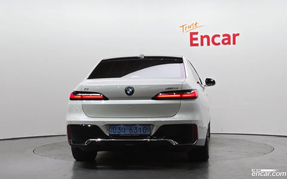 BMW i7 xDrive 60 M 2023 — миниатюра 3