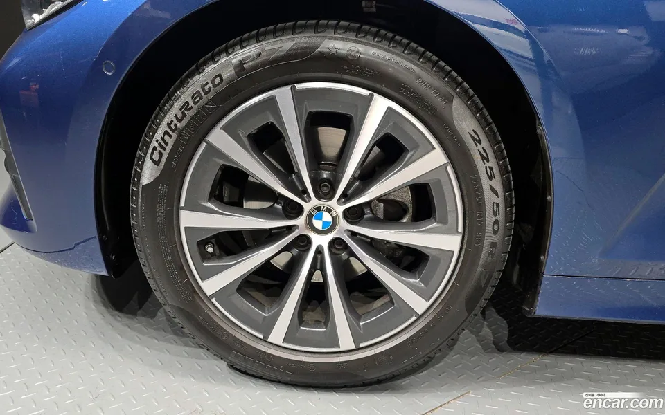 BMW 3 Series 320i 2022 — миниатюра 2