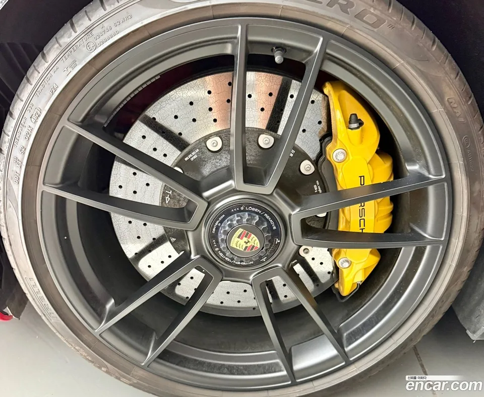 Porsche 911 (992) GTS 2022 — миниатюра 2