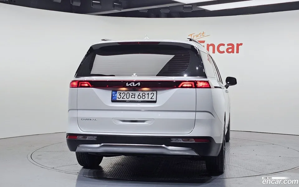 Kia Carnival 9 2023 — thumbnail 4