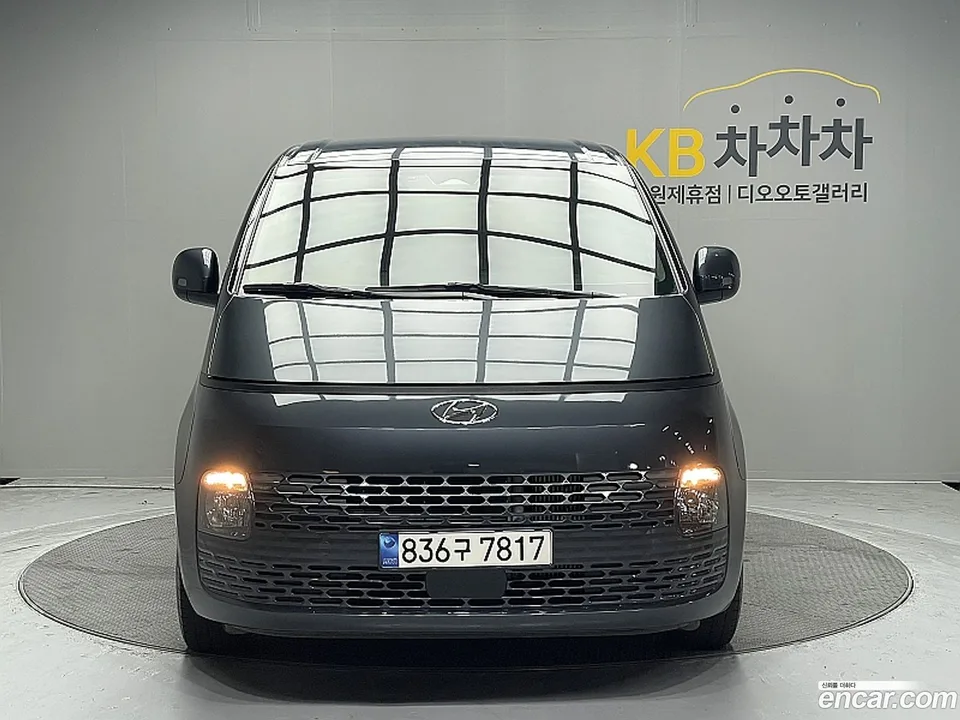 Hyundai Staria 5 2023 — thumbnail 3
