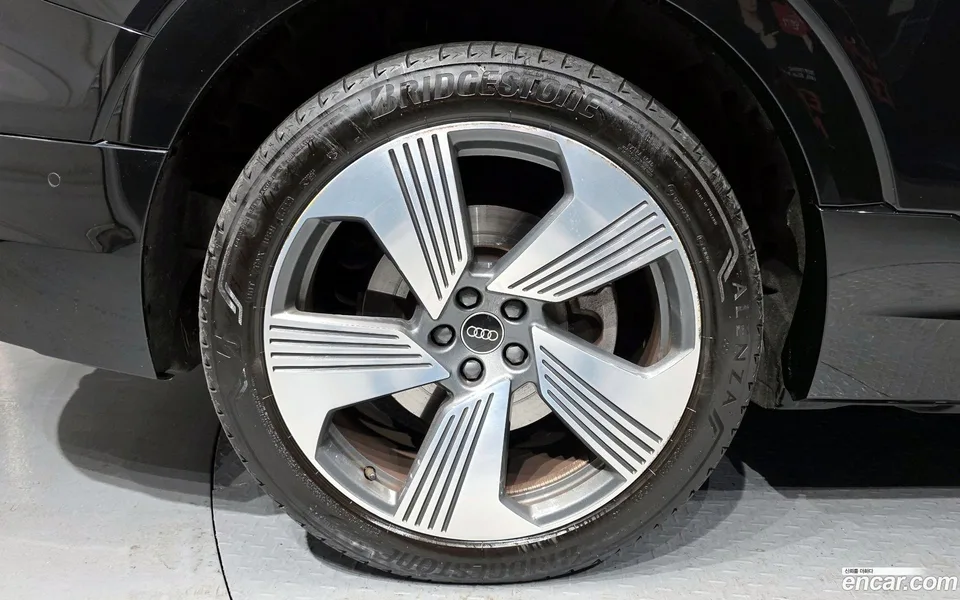 Audi e-tron 55 2022 — миниатюра 2