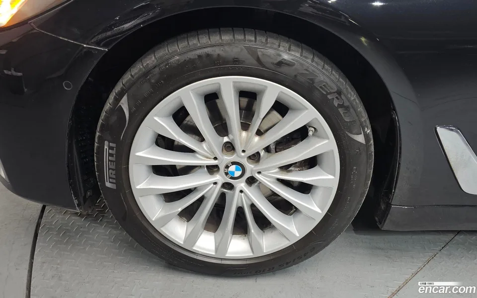 BMW 5 Series 520i 2023 — миниатюра 2