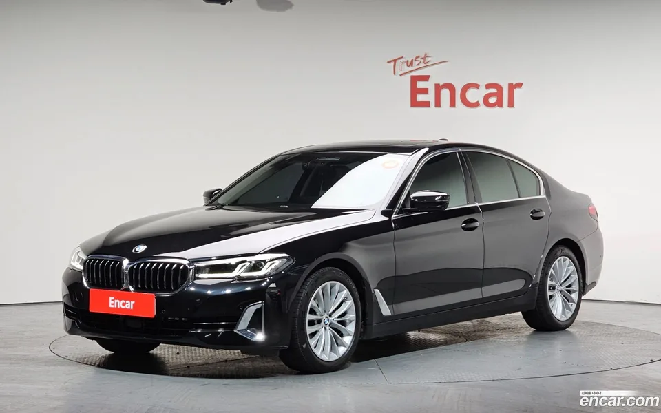 BMW 5 Series 520i 2023 — фото 1, купить с доставкой в Москву