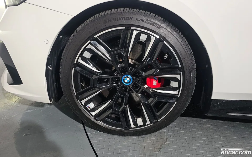 BMW i5 M60 xDrive 2024 — миниатюра 2