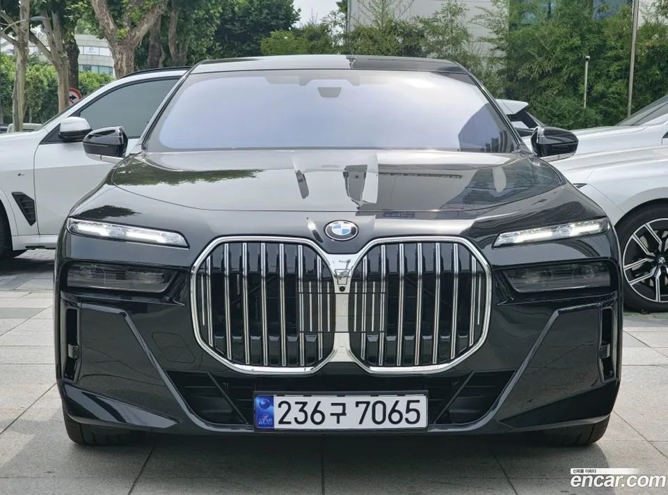 BMW 7 Series 740d xDrive M 2024 — миниатюра 3