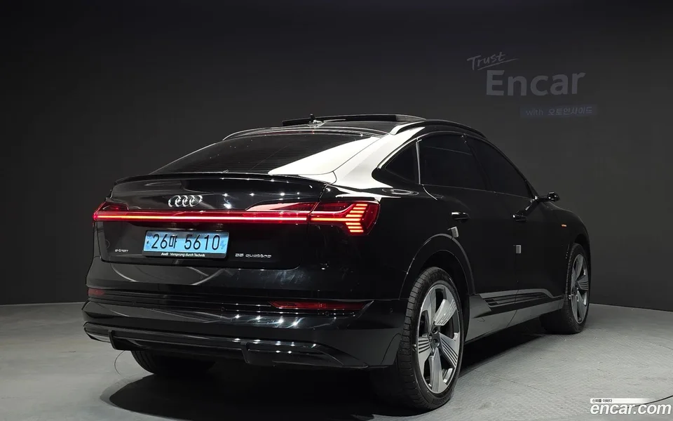 Audi e-tron 55 2022 — миниатюра 2