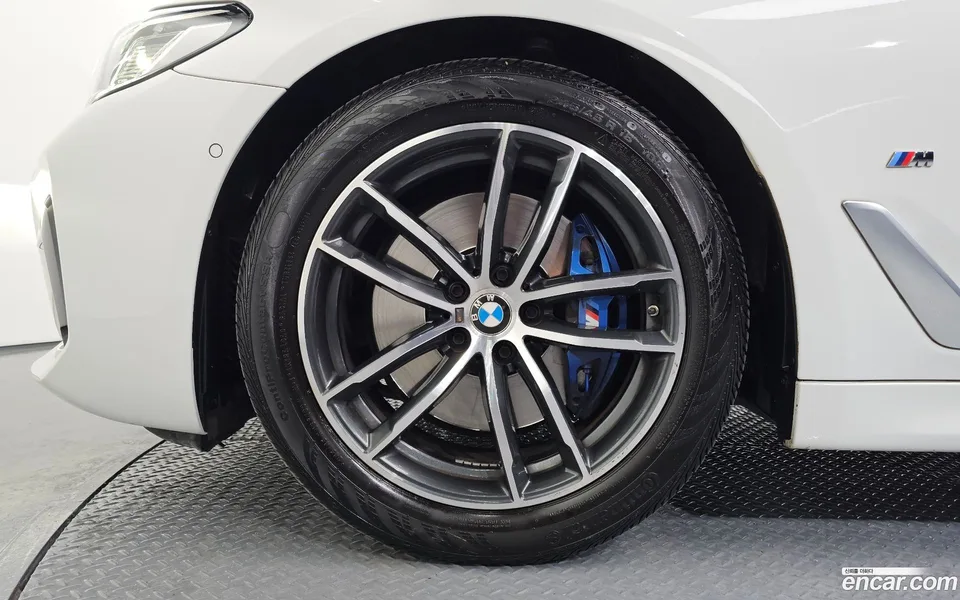 BMW 5 Series 520i M 2023 — миниатюра 2
