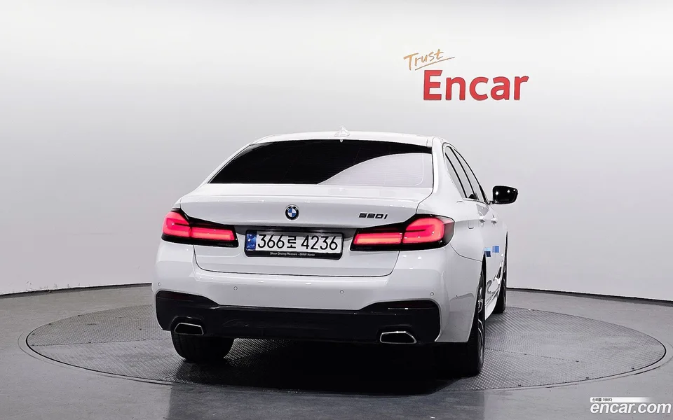 BMW 5 Series 520i M 2023 — миниатюра 4