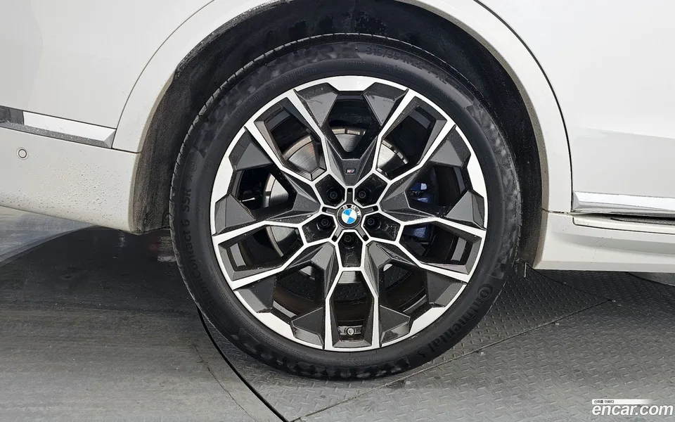 BMW X7 xDrive 40i M 7 2023 — миниатюра 2