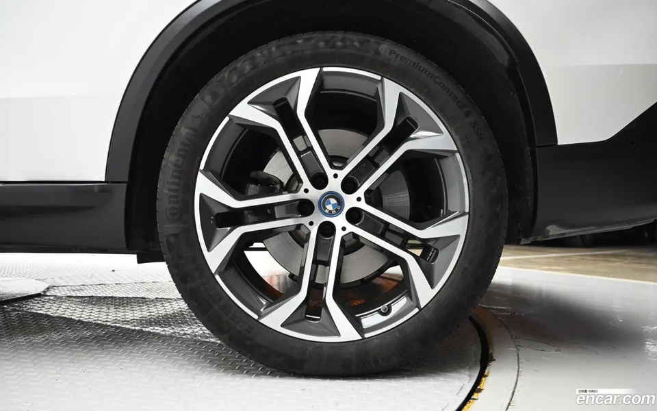 BMW X5 xDrive 50e xLine 2024 — миниатюра 2