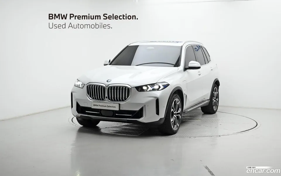 BMW X5 xDrive 50e xLine 2024 — фото 1, купить с доставкой в Москву
