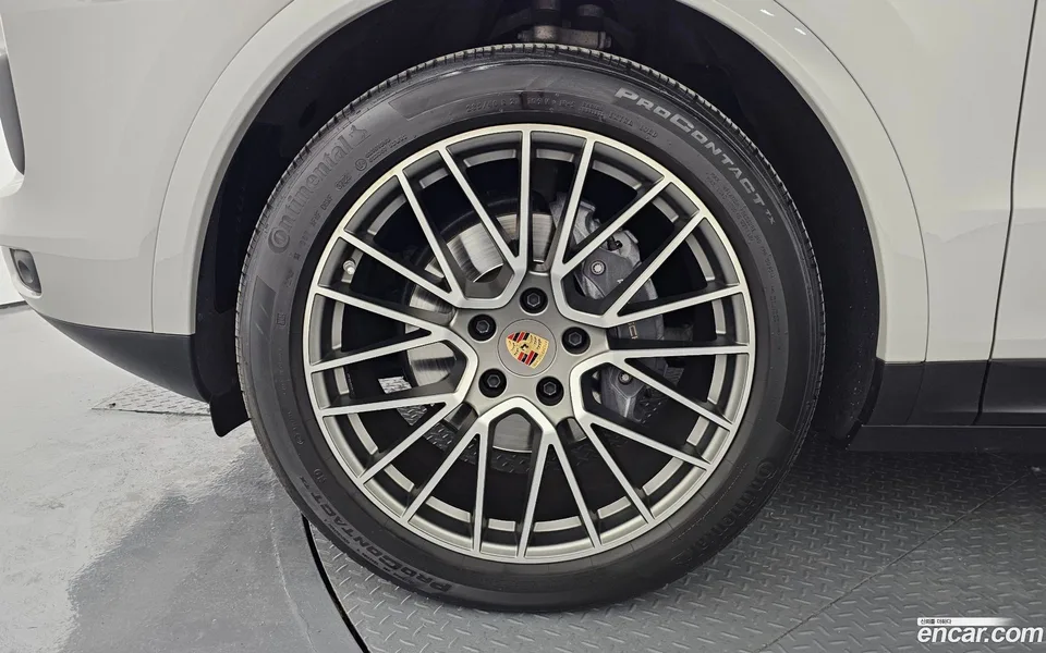 Porsche Cayenne 3.0 2023 — миниатюра 2