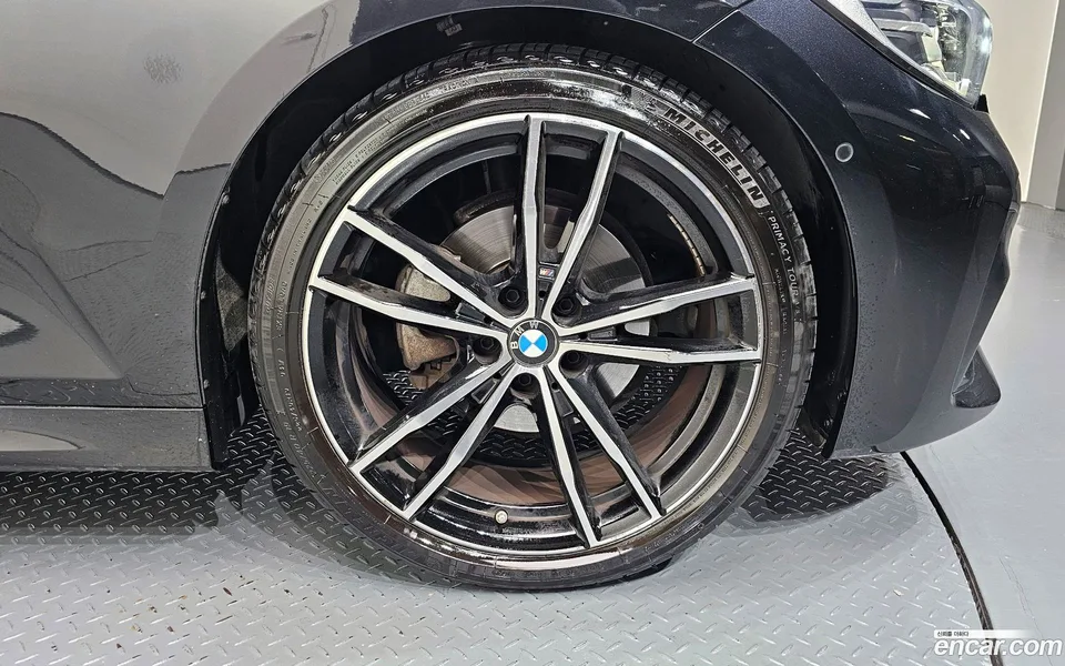 BMW 3 Series 320i M 2022 — миниатюра 2