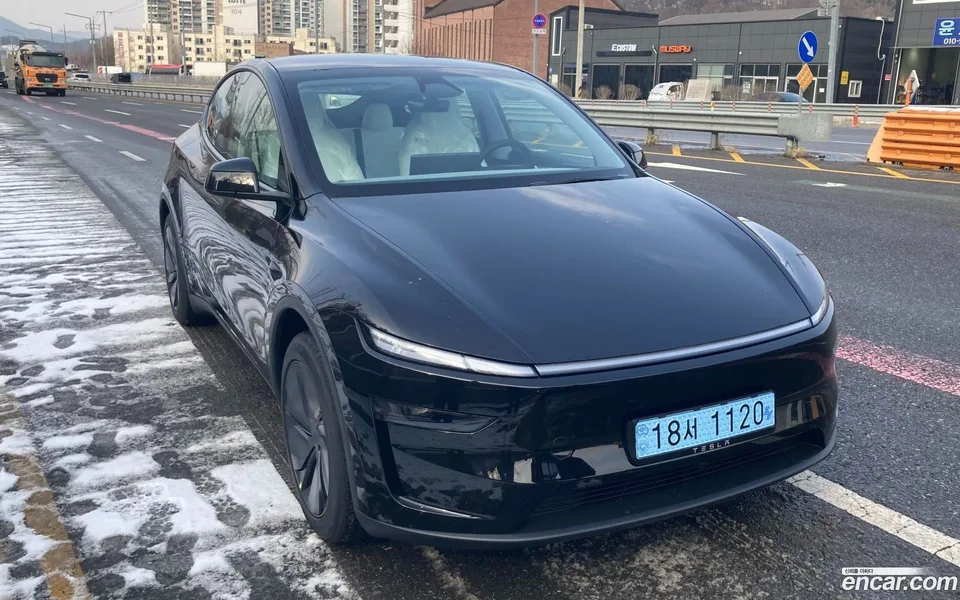 Tesla Model Y RWD 2025 — миниатюра 3