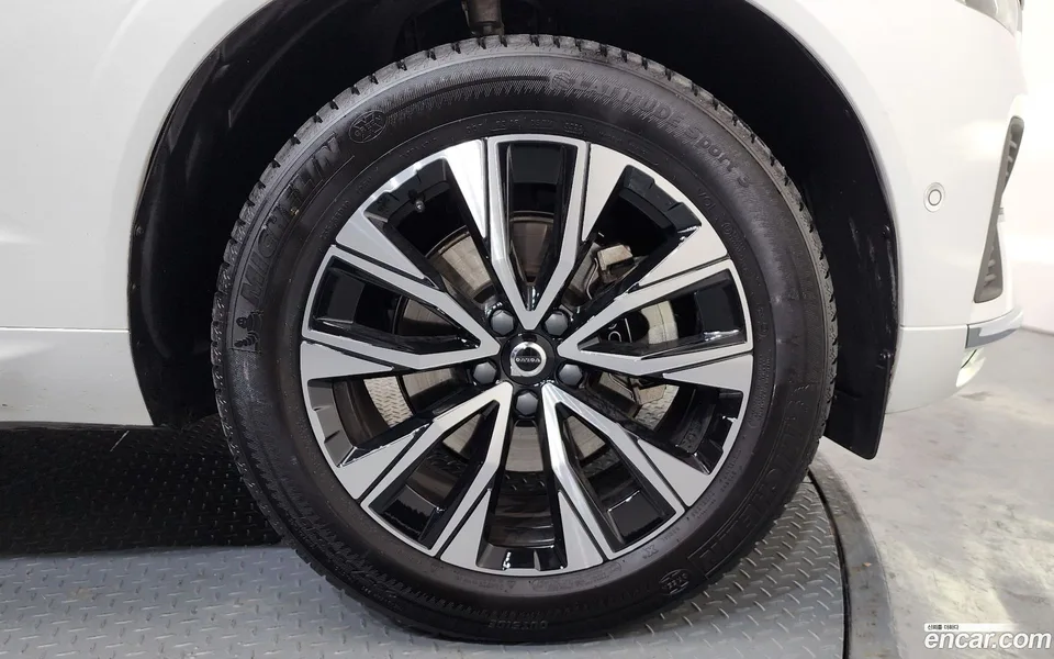 Volvo XC60 B5 2023 — миниатюра 5