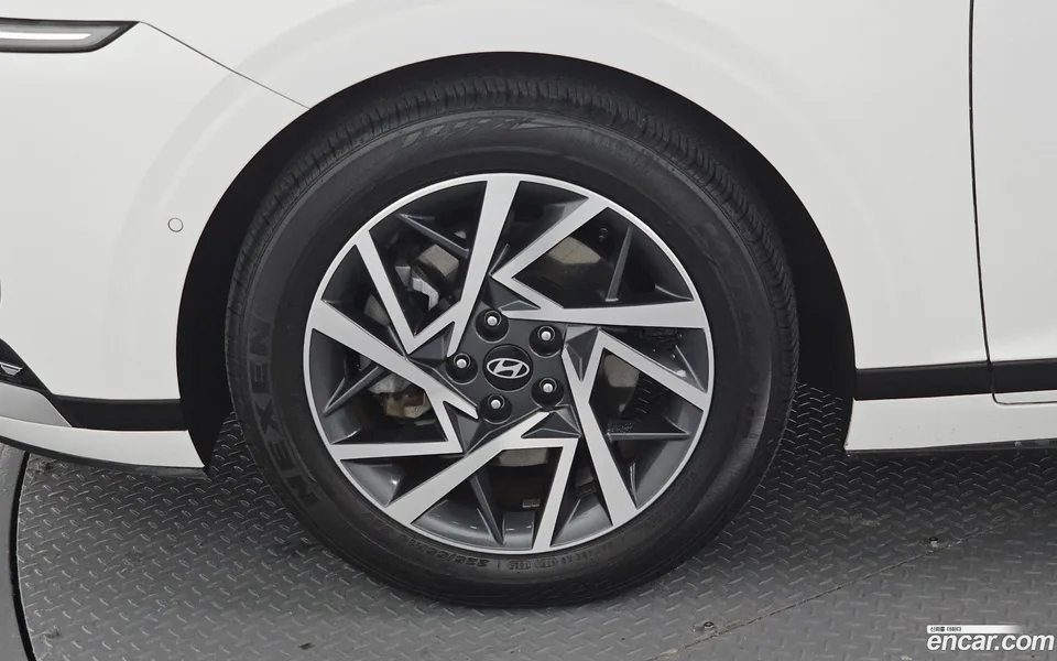 Hyundai Grandeur 2.5 2WD 2023 — миниатюра 2
