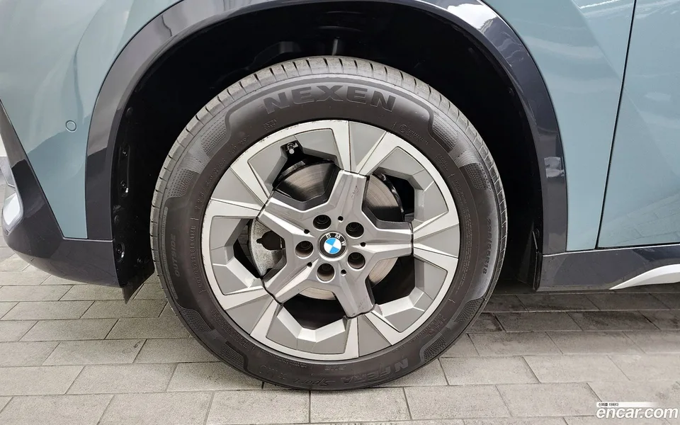 BMW X1 xDrive 20i xLine 2024 — миниатюра 2