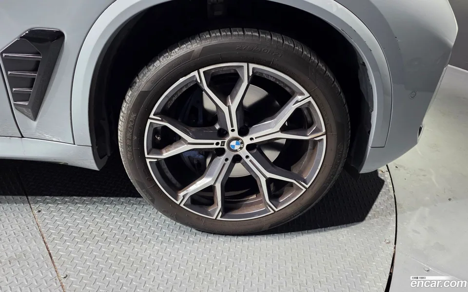 BMW X5 xDrive 40i M 2024 — миниатюра 2
