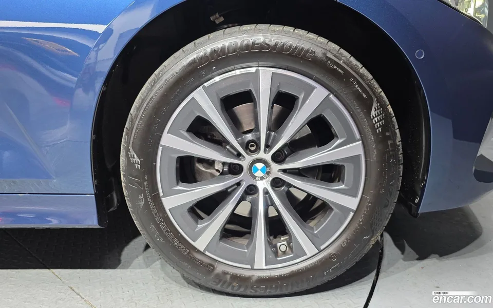 BMW 3 Series 320i 2024 — миниатюра 2