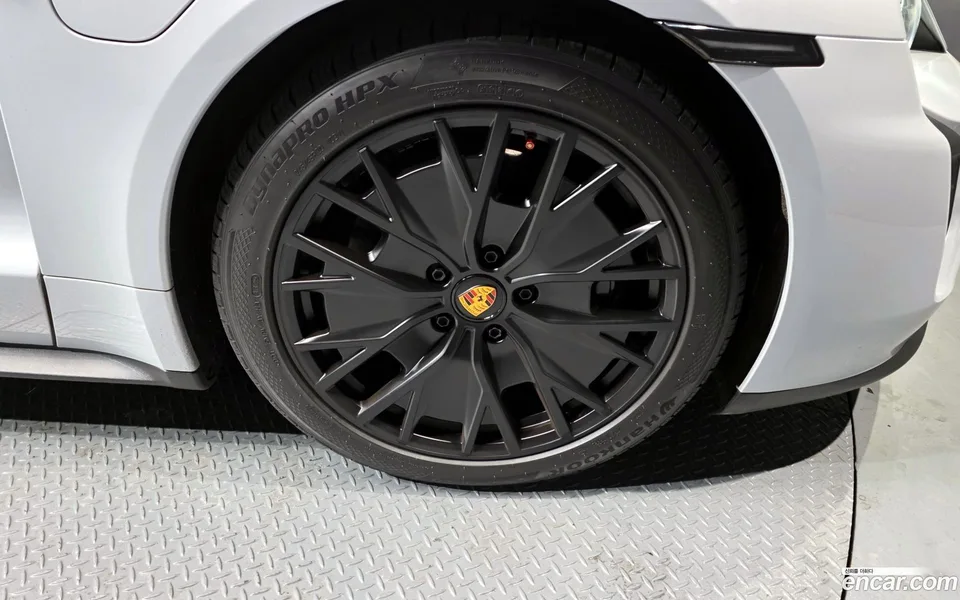 Porsche Taycan GTS 2023 — миниатюра 2