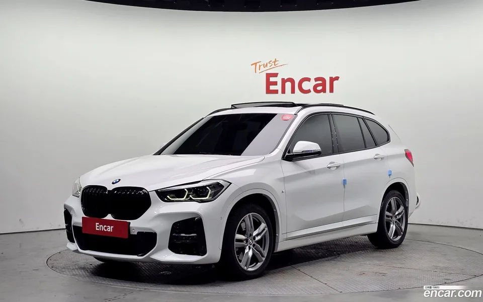 BMW X1 xDrive 20i M 2022 — фото 1, купить с доставкой в Москву