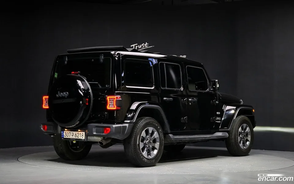 Jeep Wrangler 2.0 4 2022 — фото 1, купить с доставкой в Москву