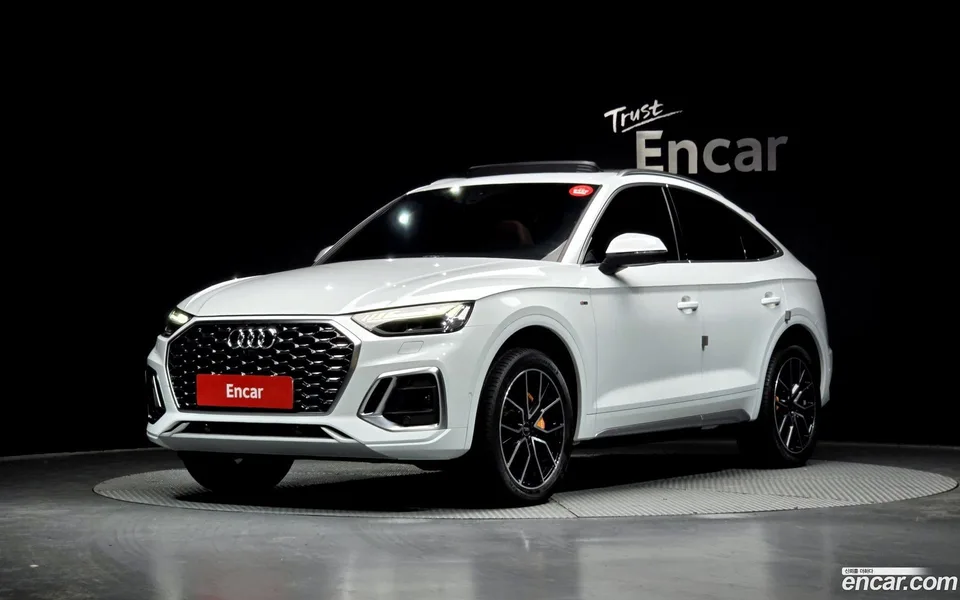 Audi Q5 45 TFSI 2022 — фото 1, купить с доставкой в Москву