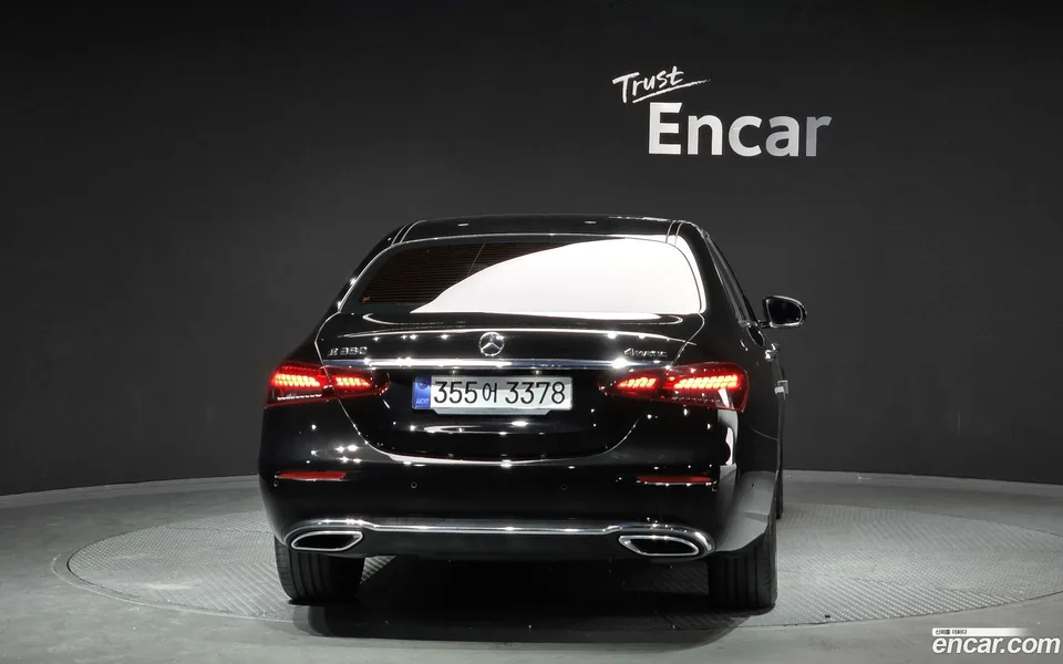 Mercedes-Benz E-Class E350 4MATIC 2022 — миниатюра 4