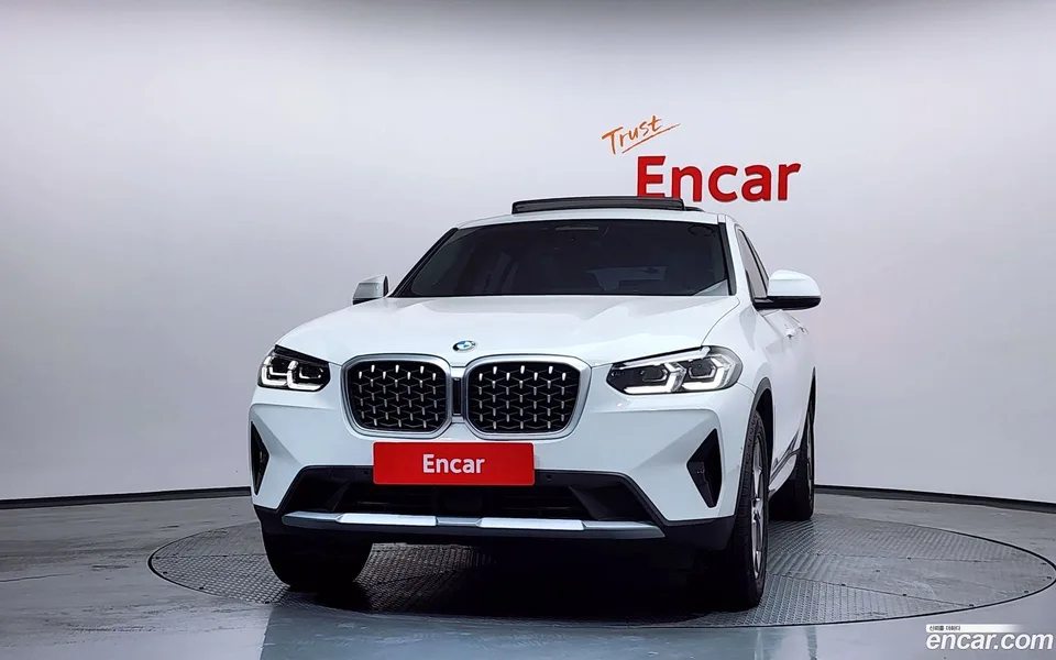 BMW X4 xDrive20i xLine 2023 — thumbnail 3