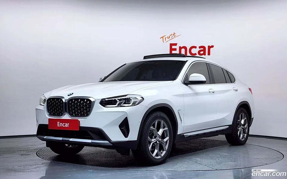 BMW X4 xDrive20i xLine 2023 — photo 1, buy with delivery to Moscow