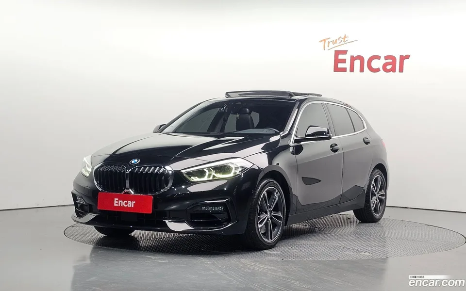 BMW 1 Series 120i 2022 — фото 1, купить с доставкой в Москву
