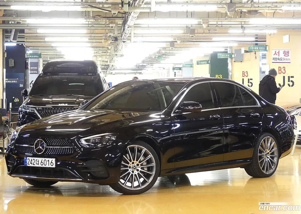 Mercedes-Benz E-Class E350 4MATIC AMG Line 2022 — фото 1, купить с доставкой в Москву