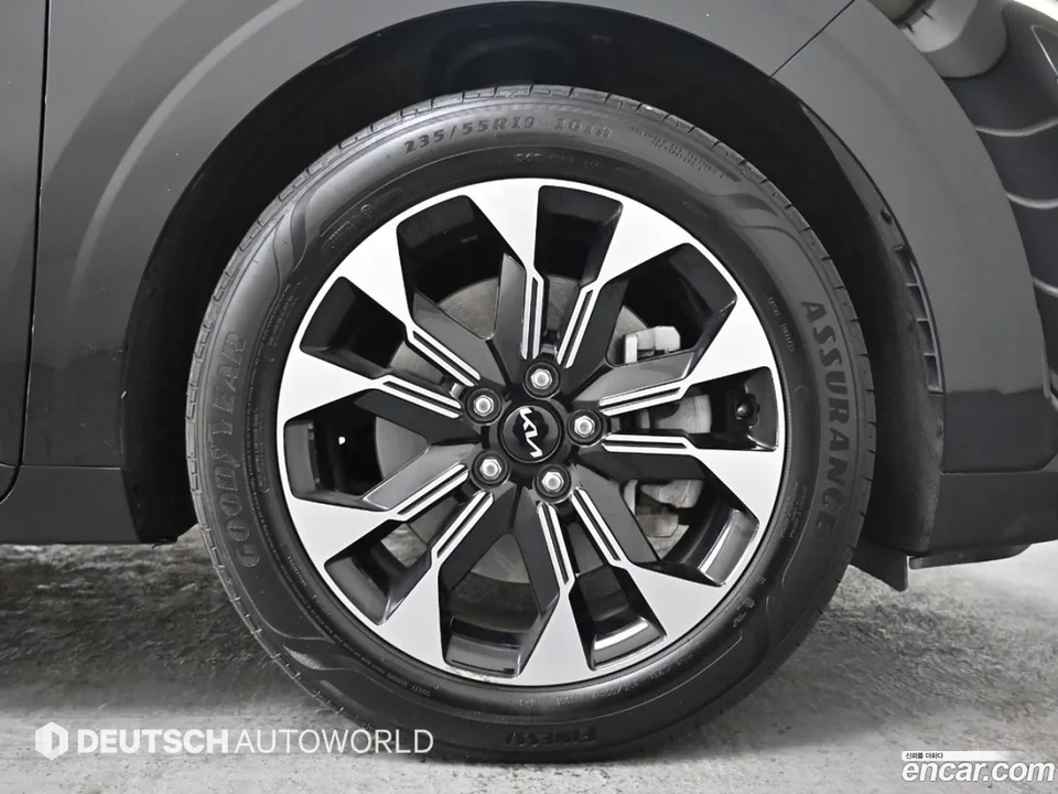 Kia Carnival 9 2023 — thumbnail 5