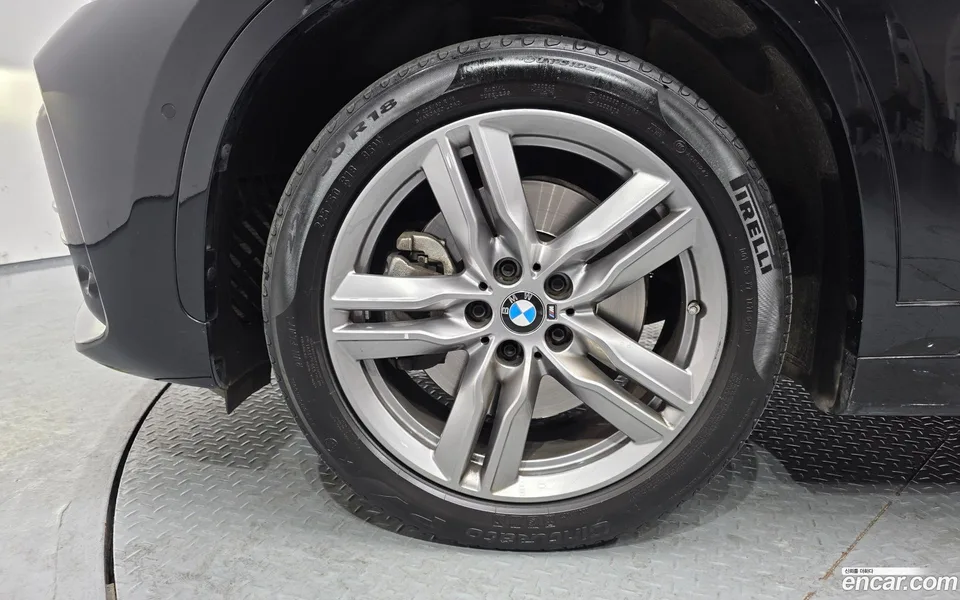 BMW X1 xDrive 20i M 2022 — миниатюра 2