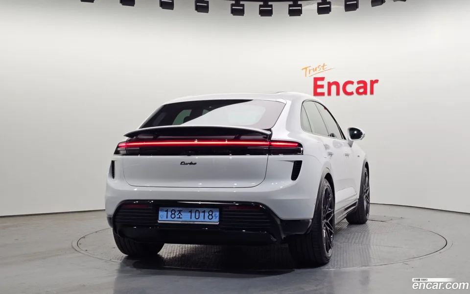 Porsche Macan Electric 2025 — миниатюра 4