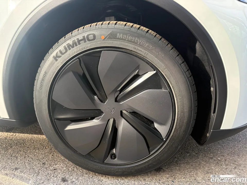 Tesla Model Y RWD 2025 — thumbnail 2