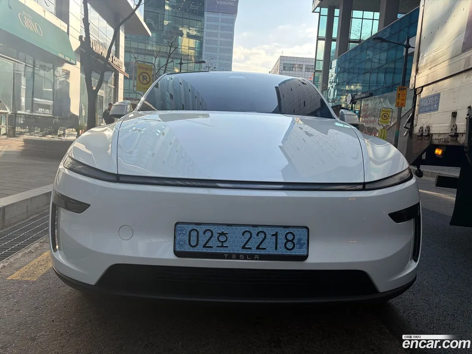 Tesla Model Y RWD 2025 — photo 1, buy with delivery to Moscow