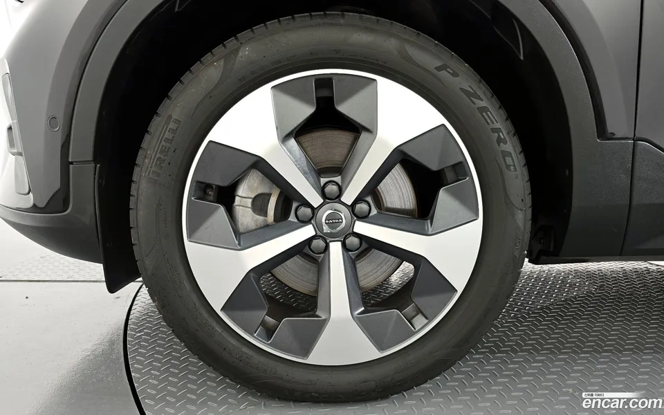 Volvo XC40 B4 2023 — миниатюра 2