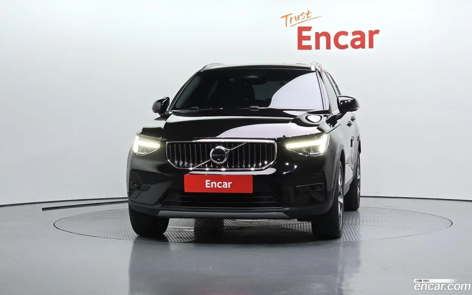Volvo XC40 B4 2023 — миниатюра 3