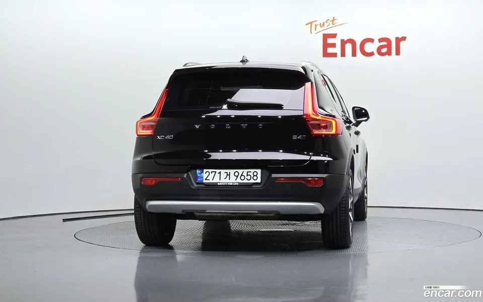 Volvo XC40 B4 2023 — миниатюра 4