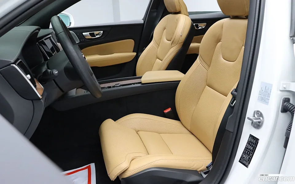 Volvo V60 Cross Country B5 AWD 2024 — миниатюра 2